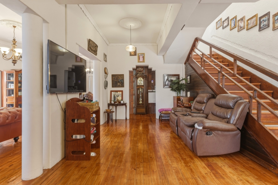 4 Bedroom Property for Sale in Vredehoek Western Cape